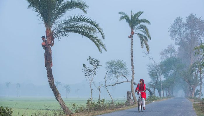 ঘনিয়ে আসছে শীতের প্রকোপ, মুখরিত গ্রাম বাংলা